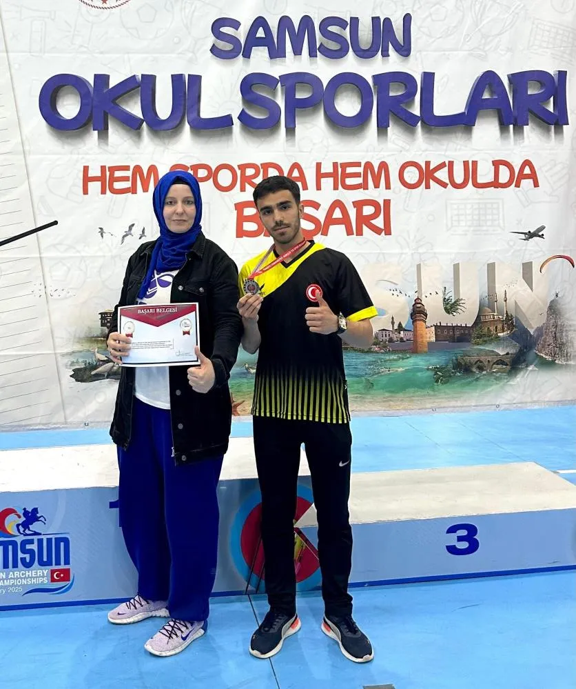 Elazığlı sporcu bilek güreşinde Türkiye 2’ncisi oldu
