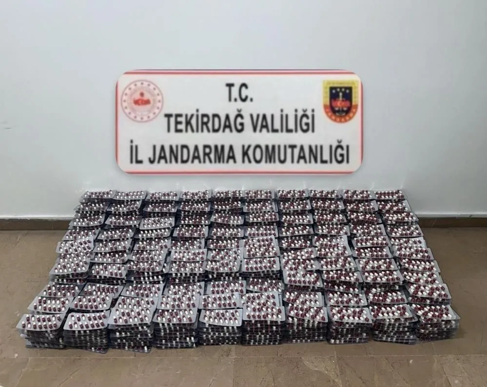 Jandarmadan ruhsatsız silah ve uyuşturucu operasyonları