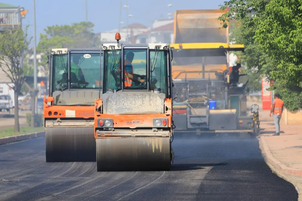 Elazığ’da asfalt mesaisi tüm hızıyla devam ediyor