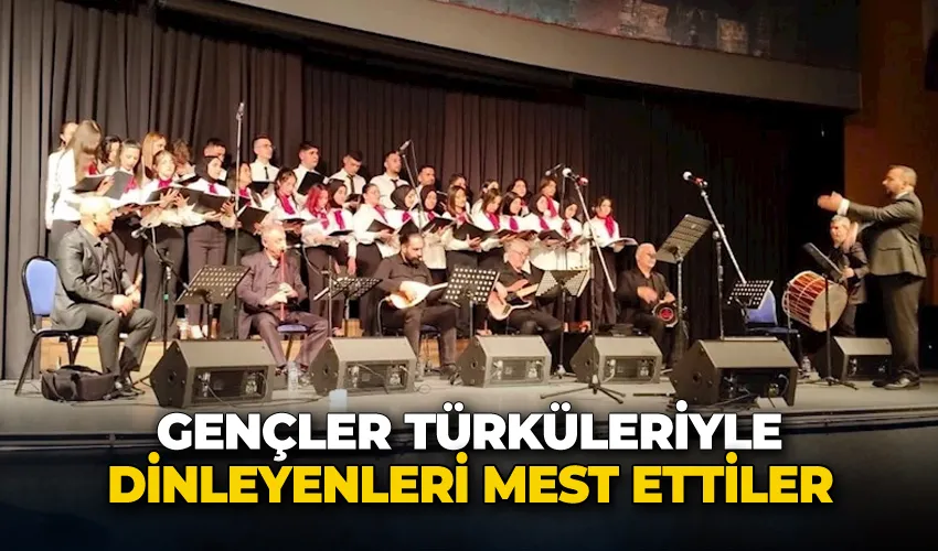Gençler türküleriyle dinleyenleri mest ettiler