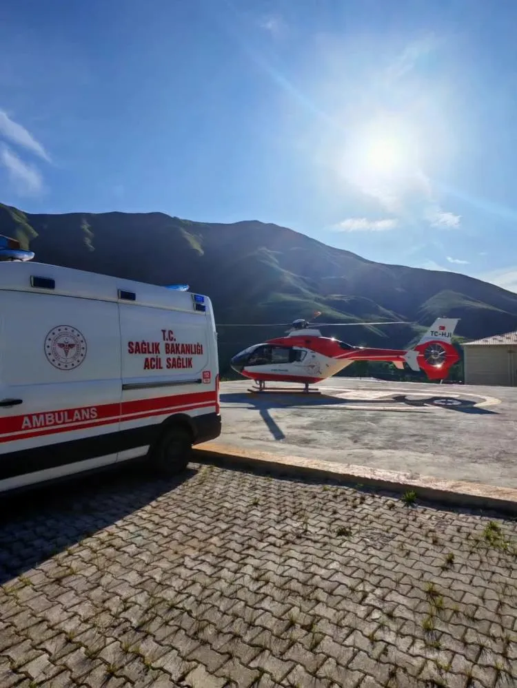 Yaşlı hasta helikopter ambulansla Van’a sevk edildi