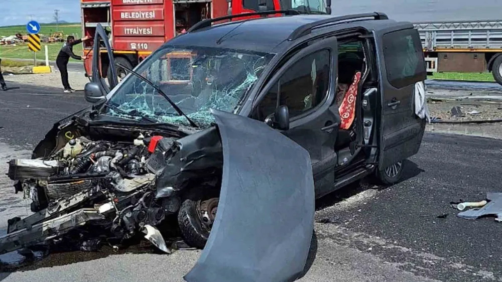 Kırıkkale’de kamyonet ile otomobil çarpıştı