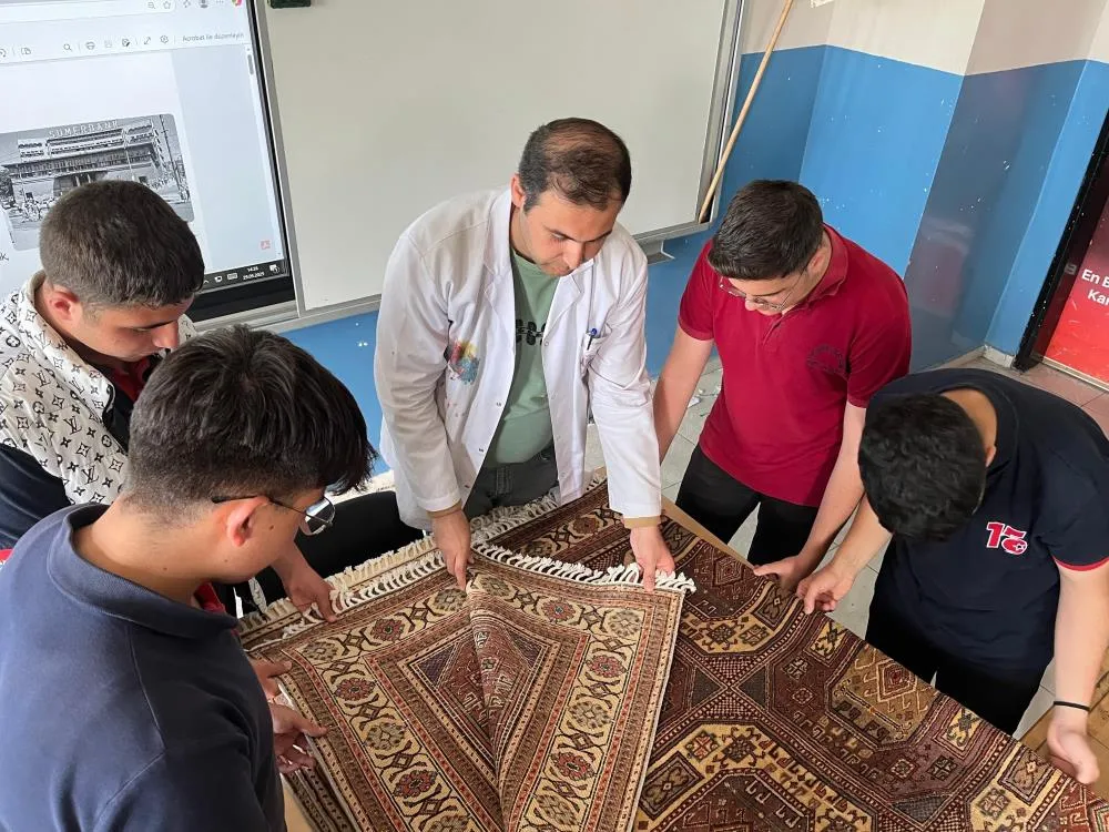 Kars’ta gençlerden kültürel hazineye can