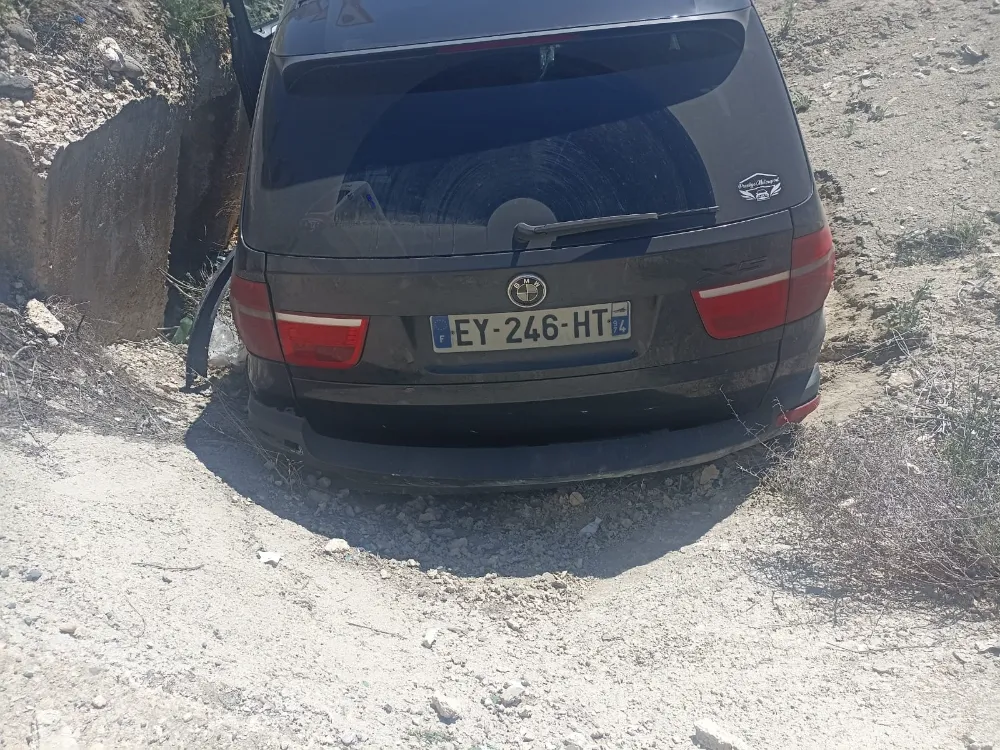 Darende’de araç yol kenarına devrildi: 1 yaralı