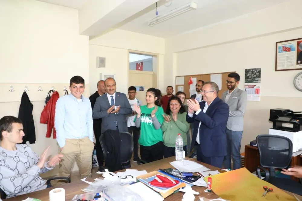 Vali Polat, okul ziyaretlerine devam ediyor