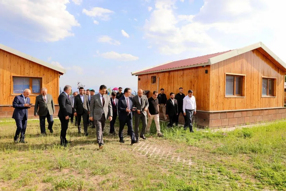Bitlis Valisi Karakaya, Ahlat ilçesinde ziyaret ve incelemelerde bulundu