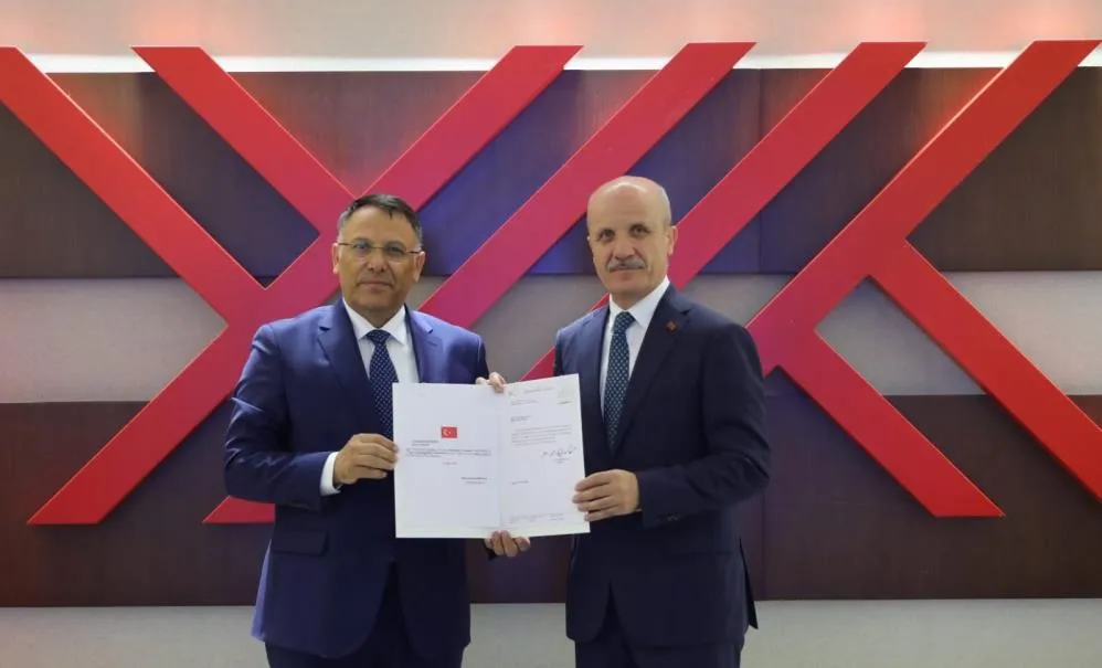 Gürel, rektörlük mazbatasını aldı