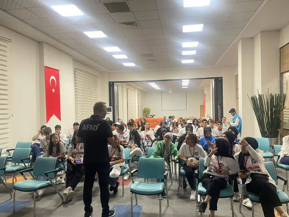 Öğrencilere afet ve acil durum yönetimi eğitimi