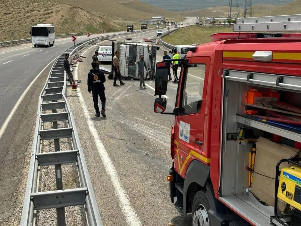 Van’da kamyonet yan yattı; 1 yaralı