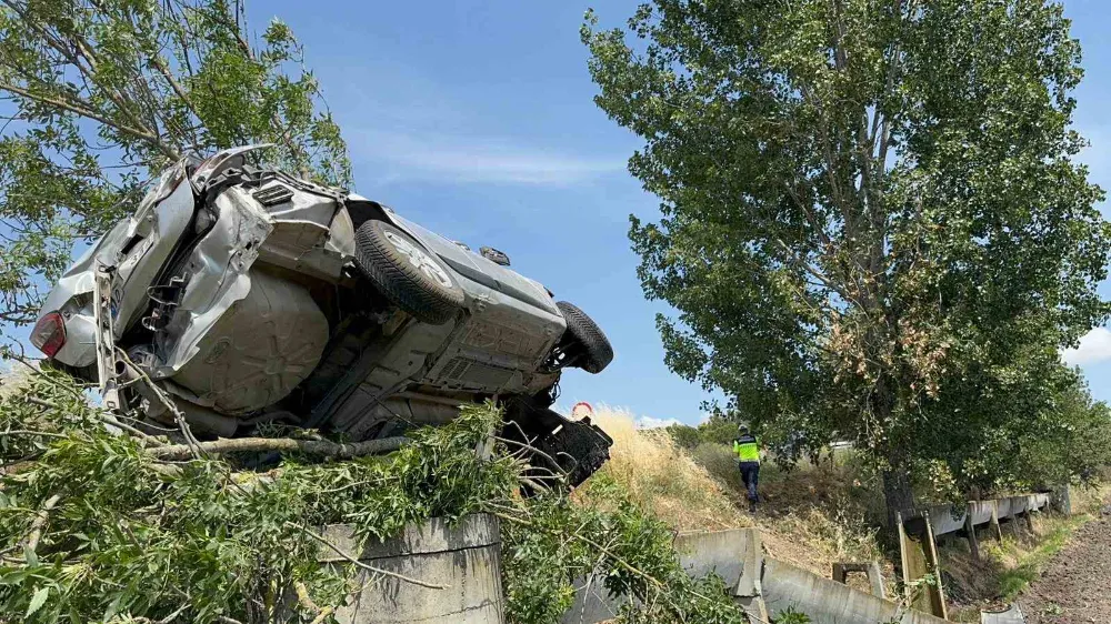 Balıkesir’de takla atan otomobil kanala uçtu
