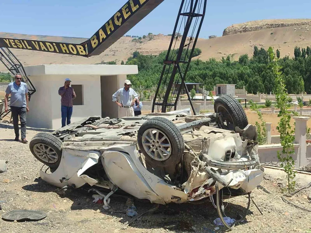 Mardin’de otomobil şarampole yuvarlandı
