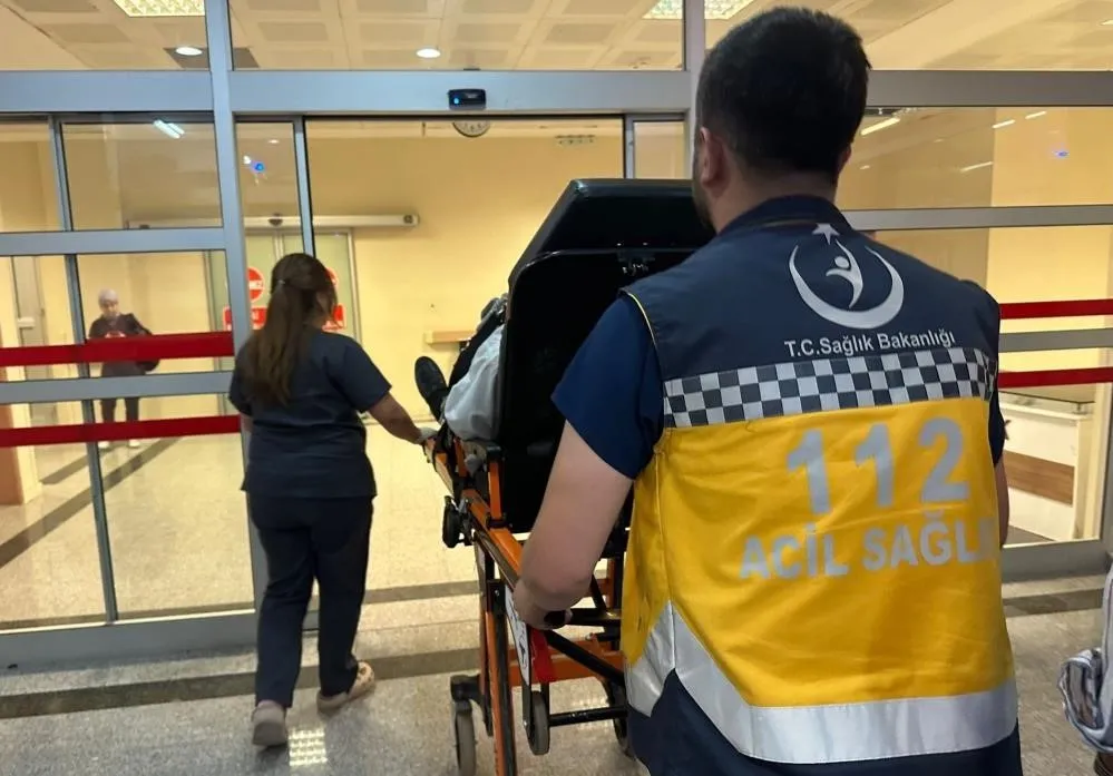 Traktörden atlayan kadın yaralandı