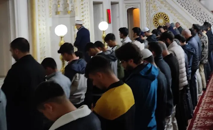 Sabah namazında buluştular