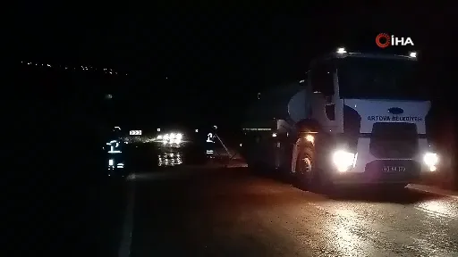 Şarampole devrilen Mercedes kağıt gibi ezildi