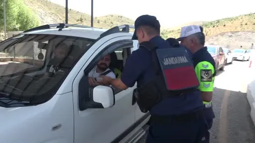 Elazığ’da jandarma ekiplerinin bayram denetimi sürüyor