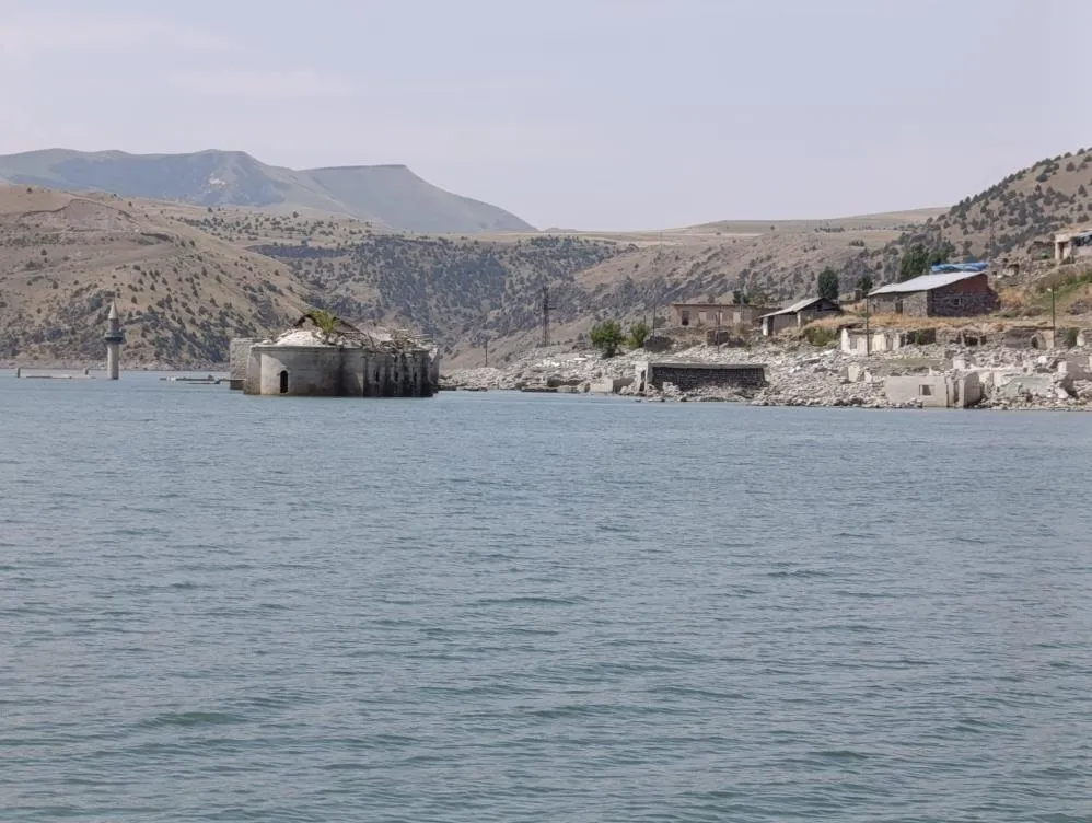 Karakurt Baraj Gölü