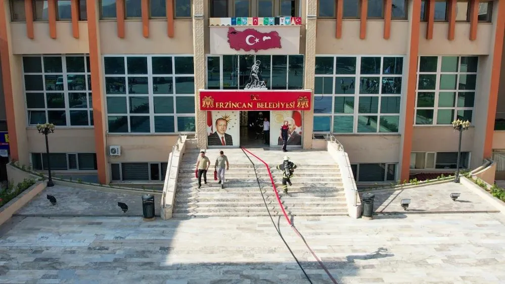 Erzincan’da gerçeği aratmayan yangın tatbikatı yapıldı