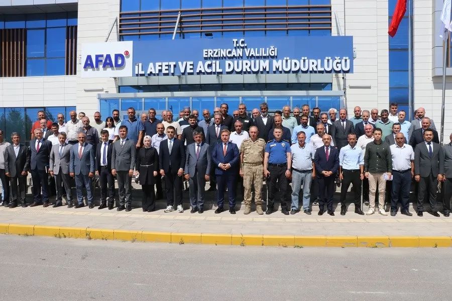 Vali Aydoğdu muhtarlarla toplantıda bir araya geldi