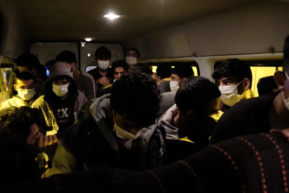 24 kaçak göçmen 2 organizatör yakalandı