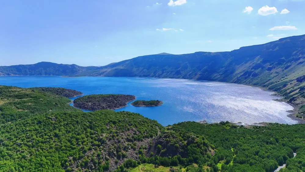 Nemrut Kalderası’nın doğal güzelliği havadan görüntülendi