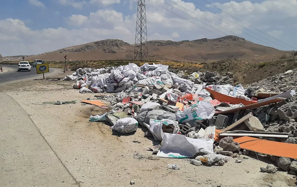 Van Büyükşehir Belediyesi’nden hafriyat temizleme çalışması