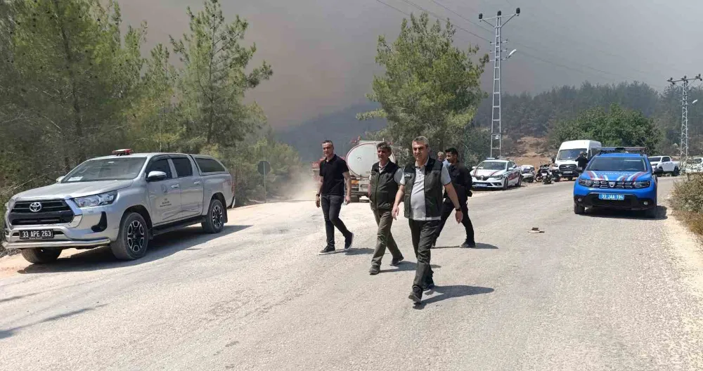 Vali Toros, Silifke’deki yangın söndürme çalışmalarını yakından takip etti