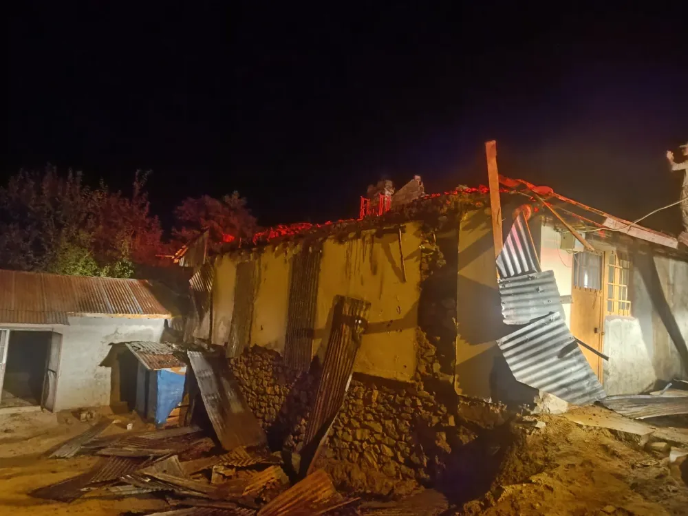 Bingöl’deki çatı yangını korkuttu