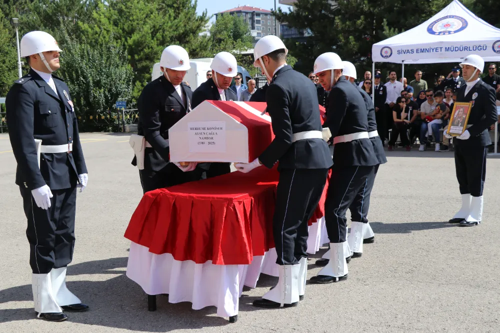 Trafik kazasında hayatını kaybeden komiser, törenle memleketine uğurlandı