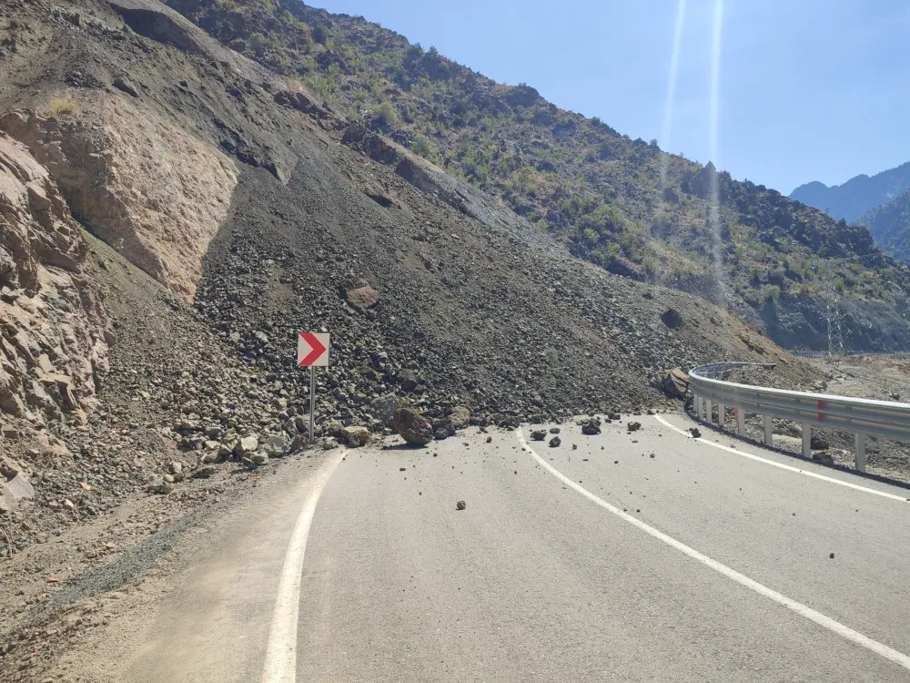 Artvin’in Yusufeli ilçesinde heyelan