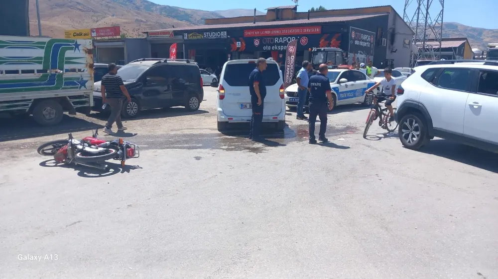 Muş’ta motosiklet ile hafif ticari araç çarpıştı: 2 yaralı