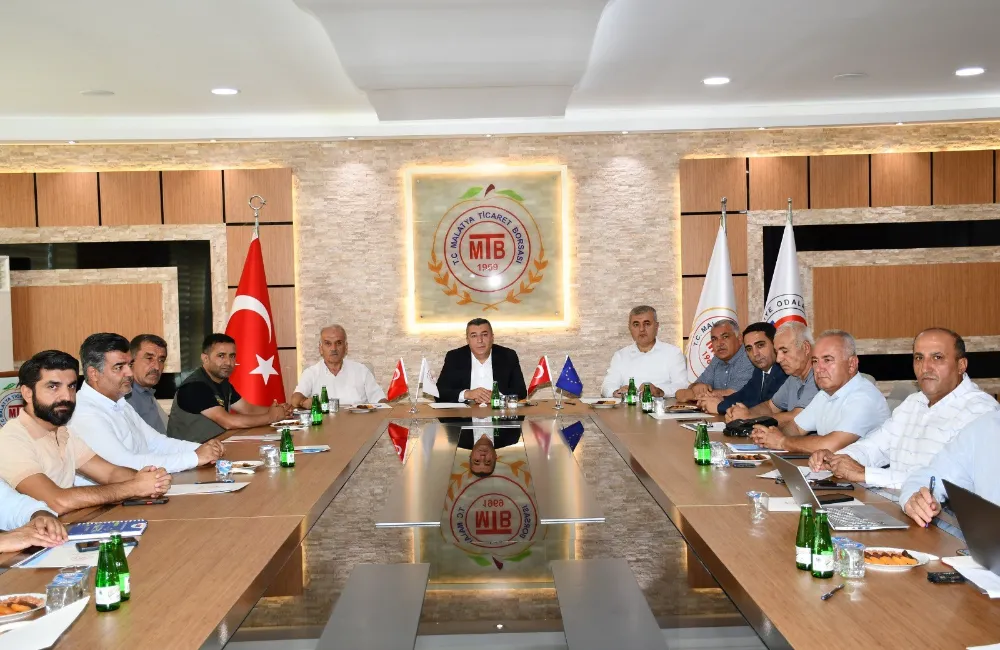 Malatya’da kuru kayısı lisanslı deposu ve borsası için istişare toplantısı