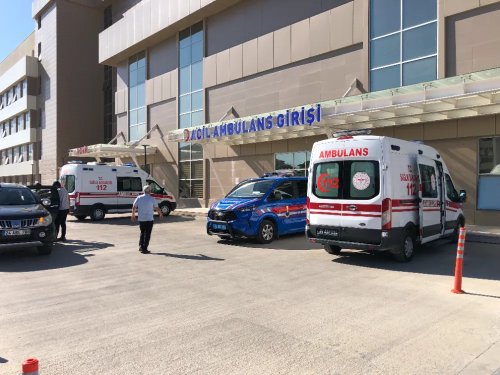 Üzerlerine taş düşen 2 işçi yaralandı