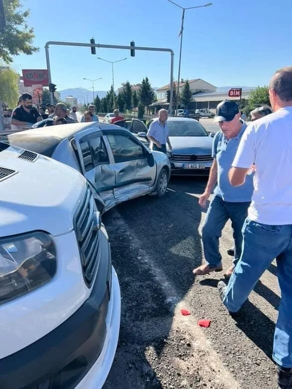 Elazığ’da zincirleme trafik kazası; 1 yaralı