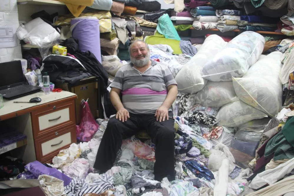 Hastane müdürüyken kumaş bağımlısı oldu