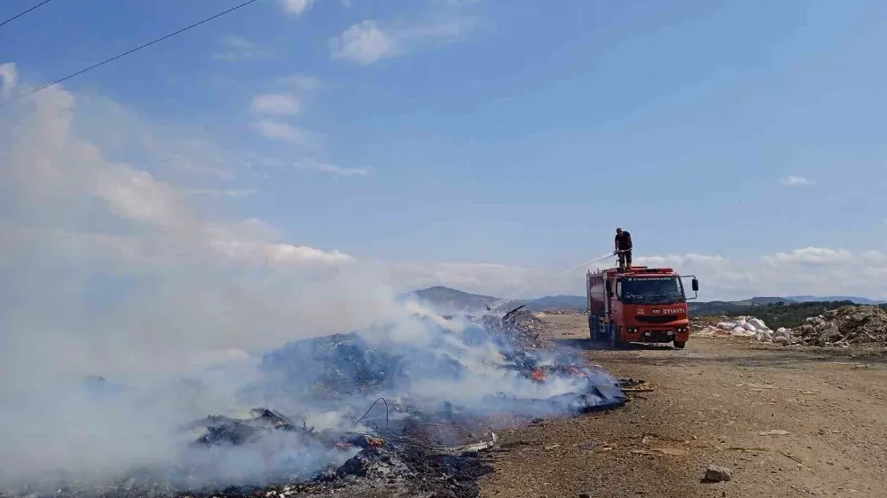 Balıkesir’de çöplük alanda çıkan yangın söndürüldü