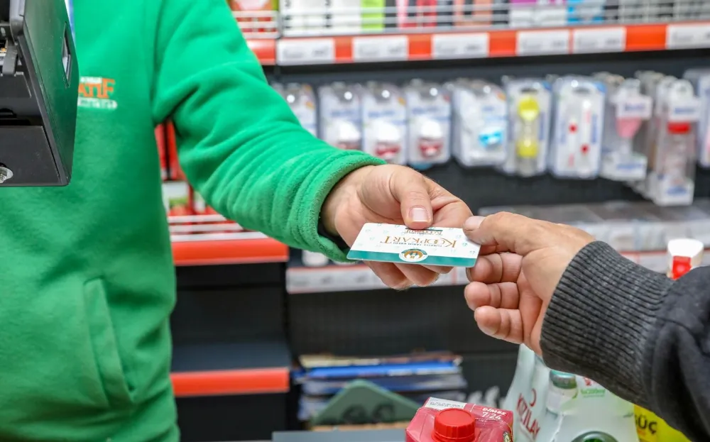 Van Büyükşehir Belediyesi bin 812 aileye sosyal kart dağıttı