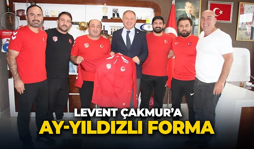Çakmur’a Ay-Yıldızlı forma