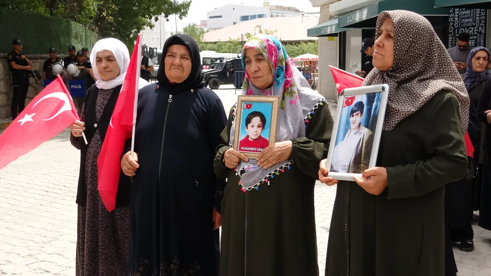 Vanlı anneler, terörsüz Türkiye istiyor