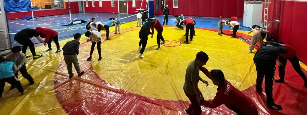 GÜREŞİN GEN MERKEZİ PASİNLER!